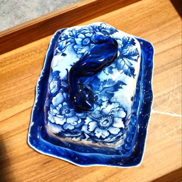 Vintage/Retro/Victorian inspired glass blue and white floral large butter dish - Picture 8 of 13